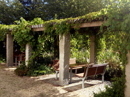 Andrea Alter begrünte Pergola Markersdorf Landschaftsarchitektin Büro für Städtebau GmbH Chemnitz Stadtplanungsbüro